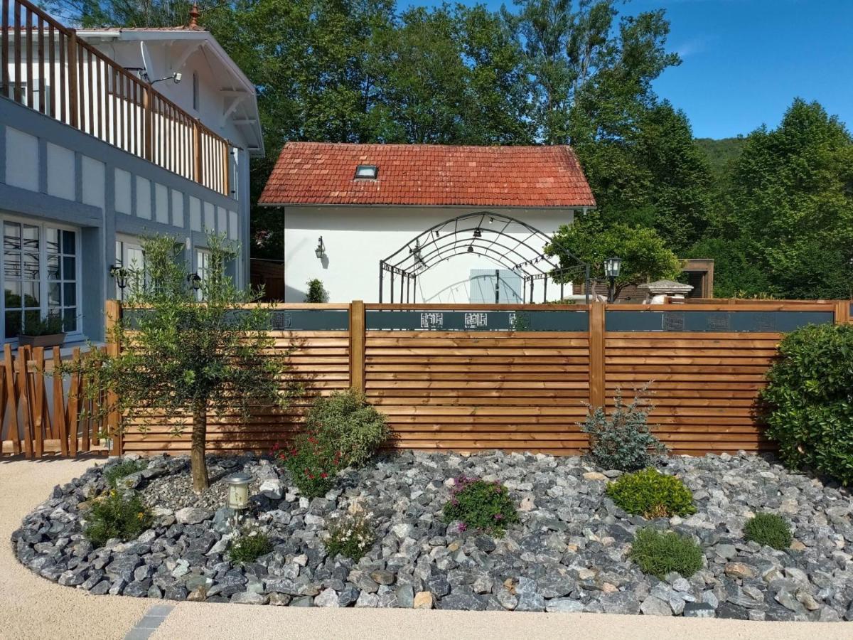 Logis Hostellerie Du Neez Gan Exterior photo